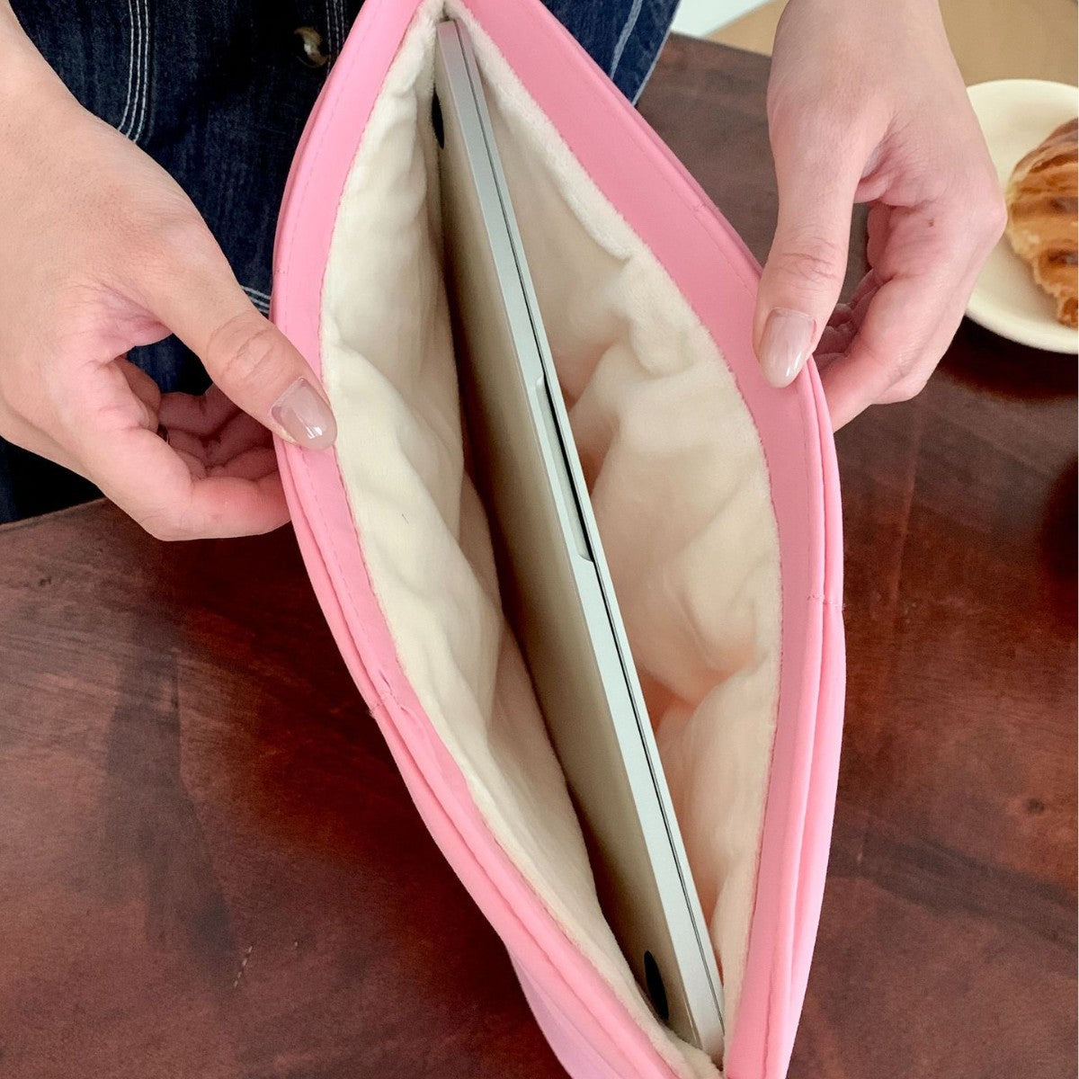 Moovo – deine Fluffy Laptoptasche